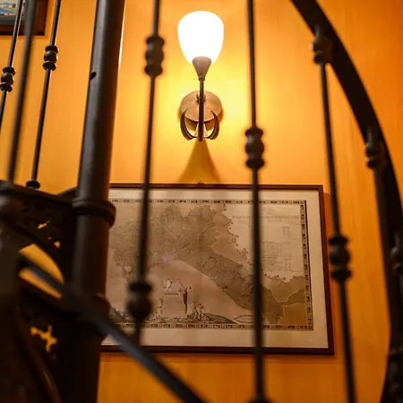 Via Carlo De Cesare 15