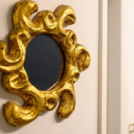 Via Carlo De Cesare 15 نابولي