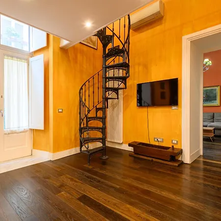 Via Carlo De Cesare 15 نابولي