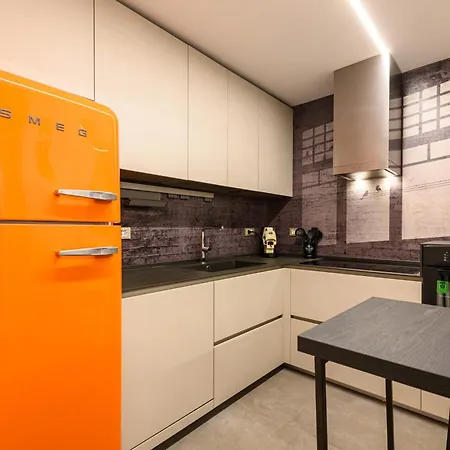 Via Carlo De Cesare 15 نابولي