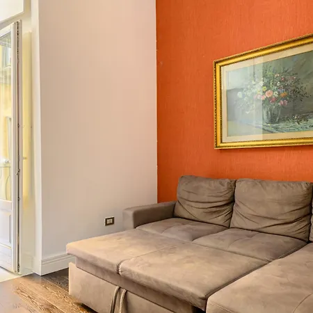 شقة Via Carlo De Cesare 15 *