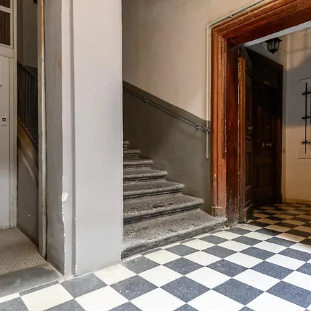 شقة Via Carlo De Cesare 15 *