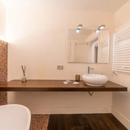 Via Carlo De Cesare 15 شقة نابولي