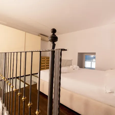 Via Carlo De Cesare 15 شقة *