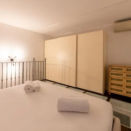 Via Carlo De Cesare 15 شقة *