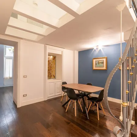 Via Carlo De Cesare 15 نابولي