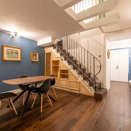 Via Carlo De Cesare 15 نابولي