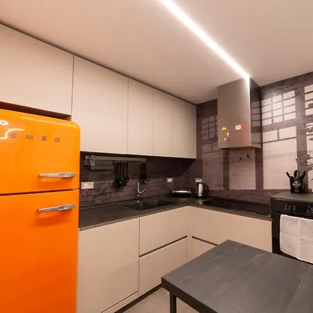 Via Carlo De Cesare 15